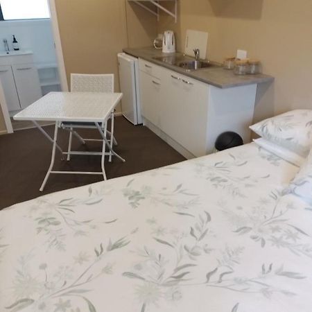 Best Budget Bed And Ensuite - Private Access Close To Beach Уаихи Екстериор снимка