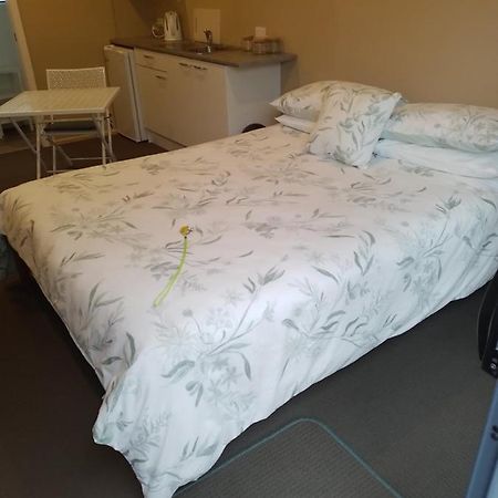 Best Budget Bed And Ensuite - Private Access Close To Beach Уаихи Екстериор снимка